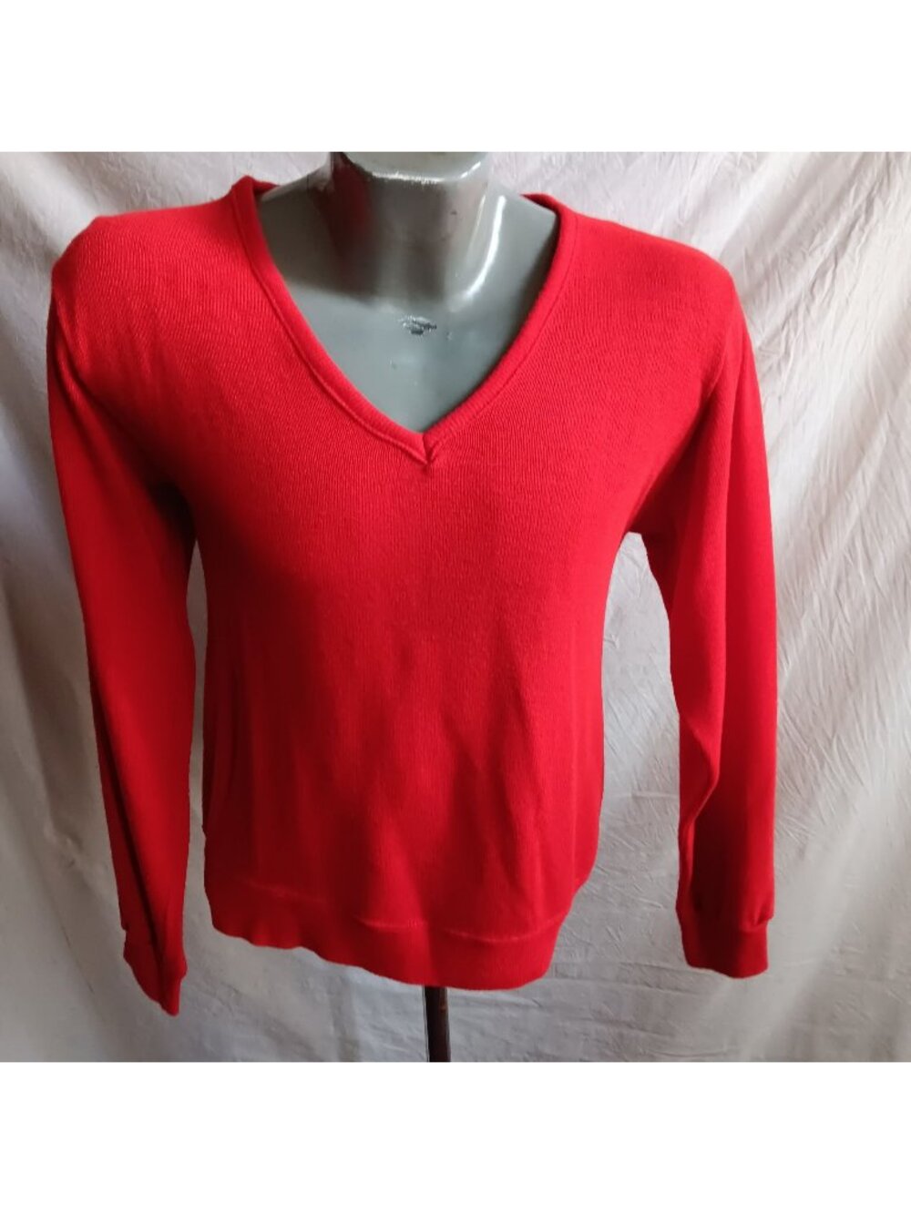 Vintage 1970s V-neck Red Sweater Mens Small Creslan Rayon Pullover Daddy Winter